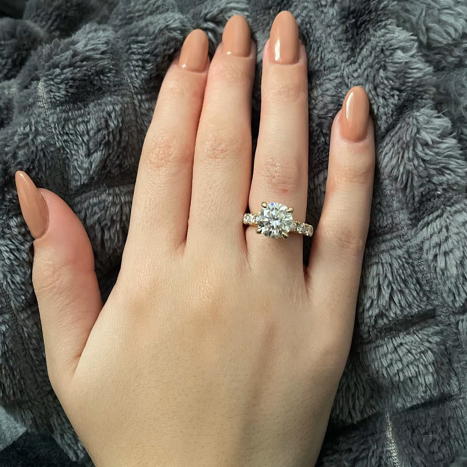 Luxury 4.3 Carat Round-Cut Solitaire Moissanite Ring with Accent Pave Stones Aura Diamonds
