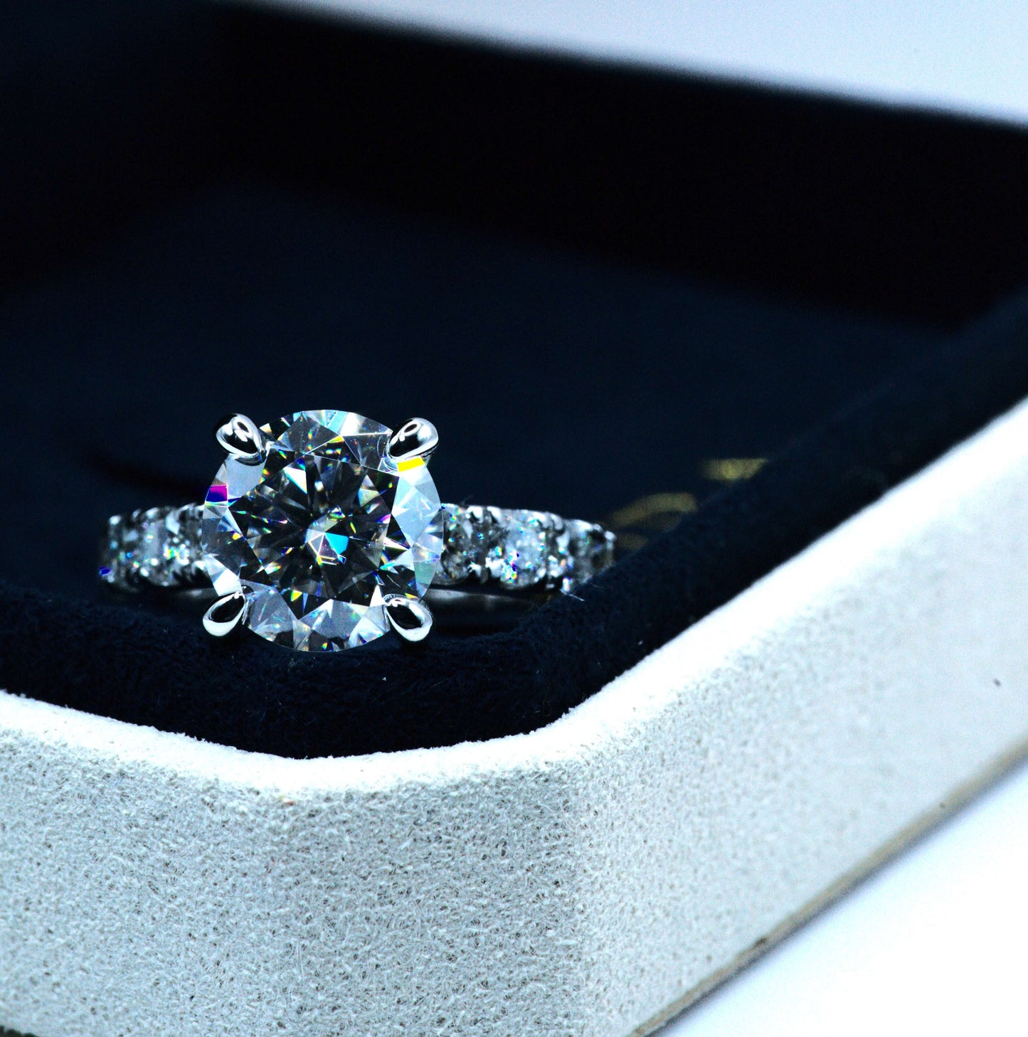 Luxury 3.5 Carat 14K White Gold Round-Cut Solitaire Ring with Accent Stones