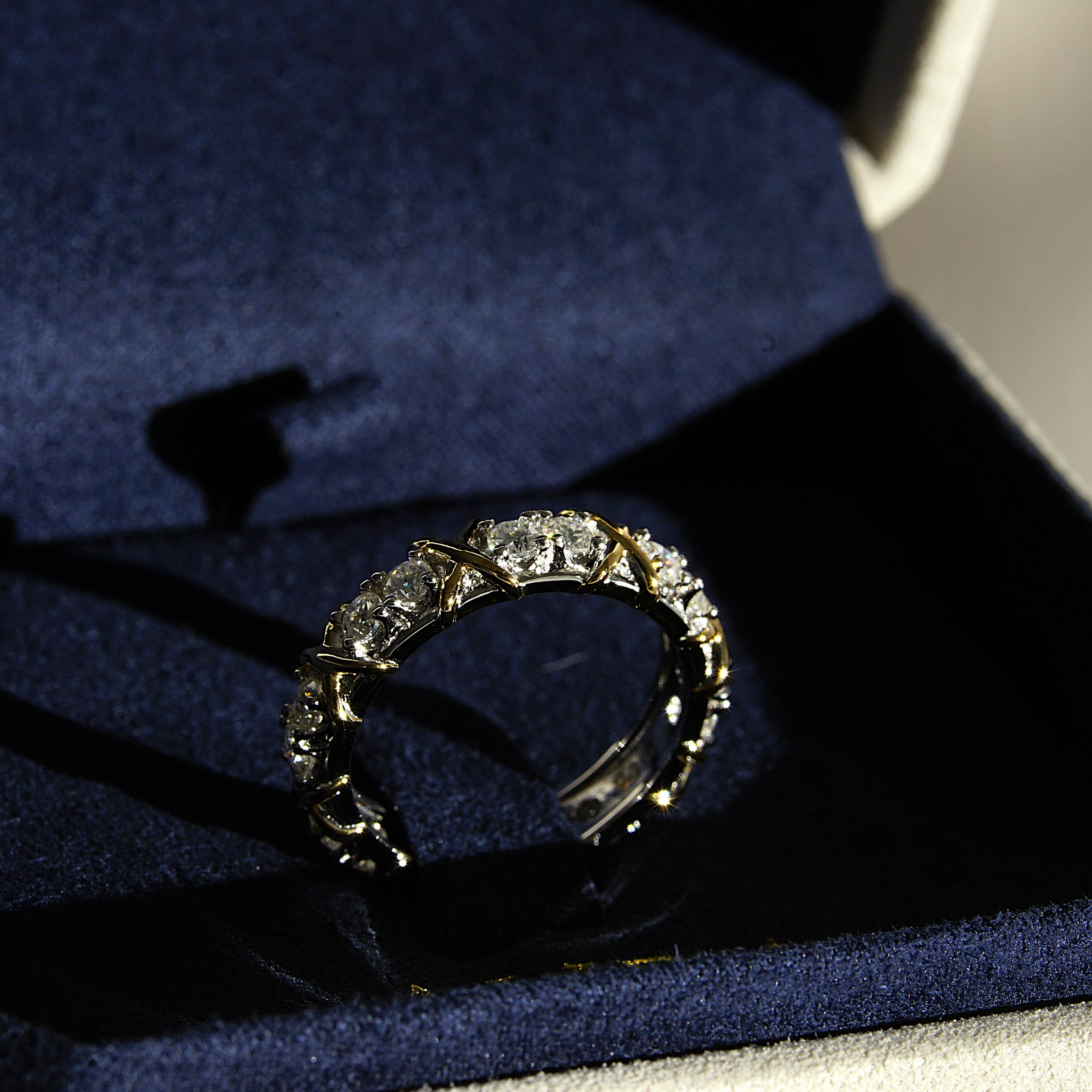 Luxury Crossover Ring - White Gold 18K Plated - Moissanite (Rhodium Plated) Aura Diamonds