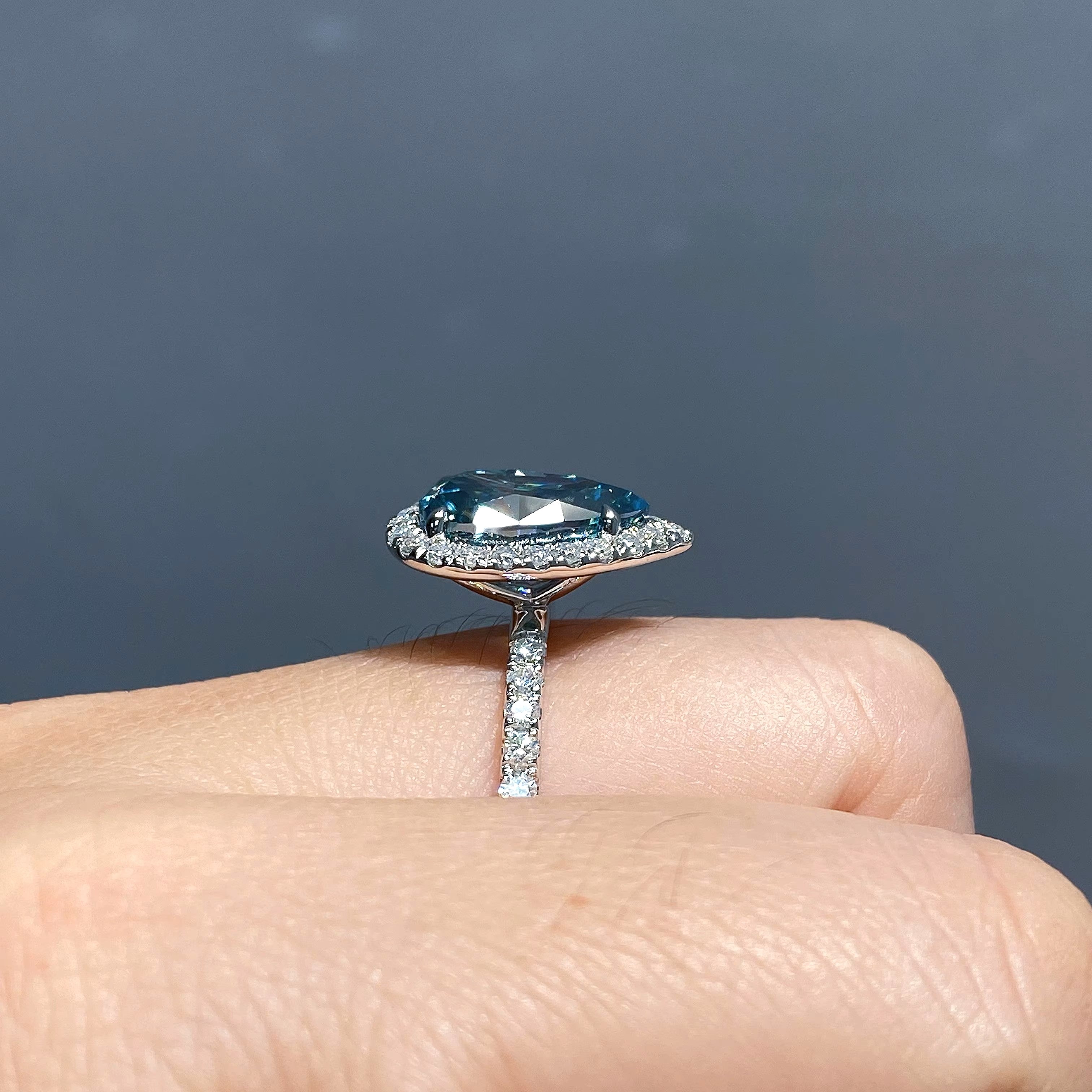 Pear Cut 3.5 Carat Blue-Green Halo Ring | 9K 14K 18K Solid Gold | Moissanite | Luxury Collection Aura Diamonds