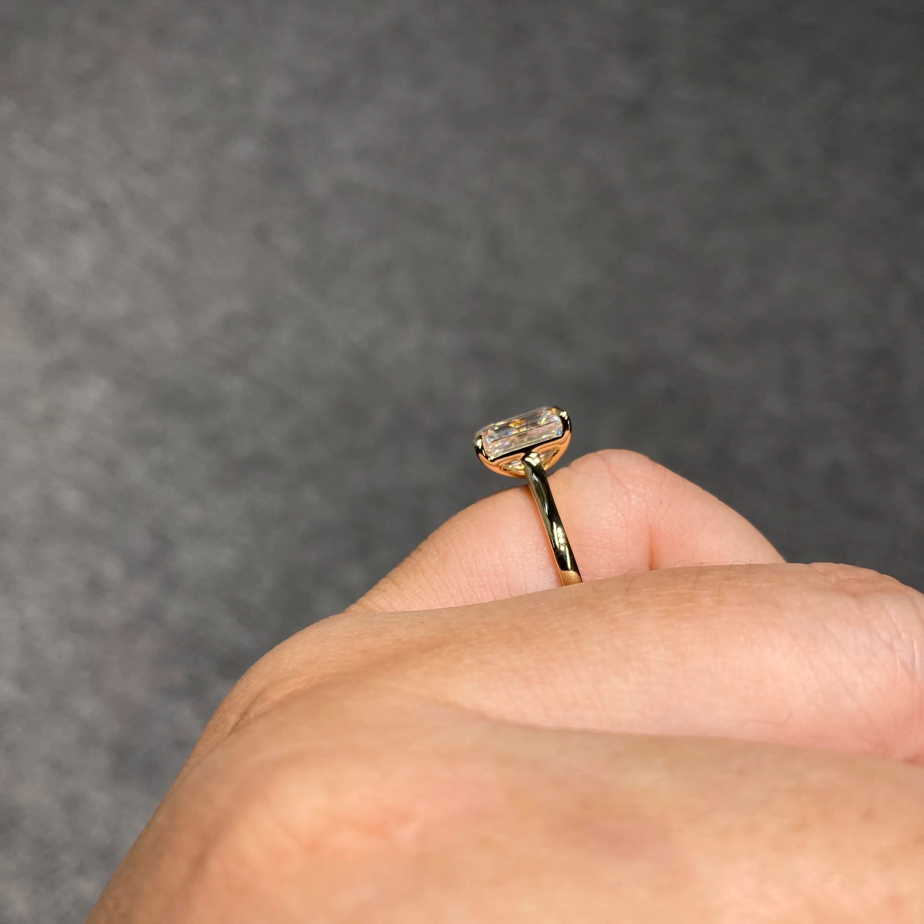 Aura Emerald Cut Solitaire 6.5X9MM - 2.5 Carat | 9K 14K 18K Solid Gold | Moissanite | Luxury Collection Aura Diamonds