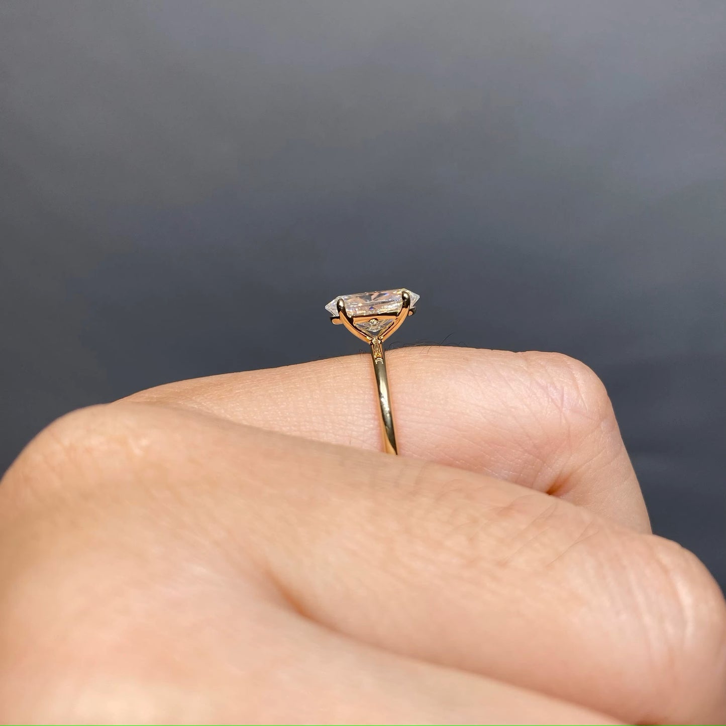 Oval Cut 2.5 Carat - Elongated Solitaire Ring - 4 Prongs | 9K 14K 18K Solid Gold | Moissanite | Luxury Collection