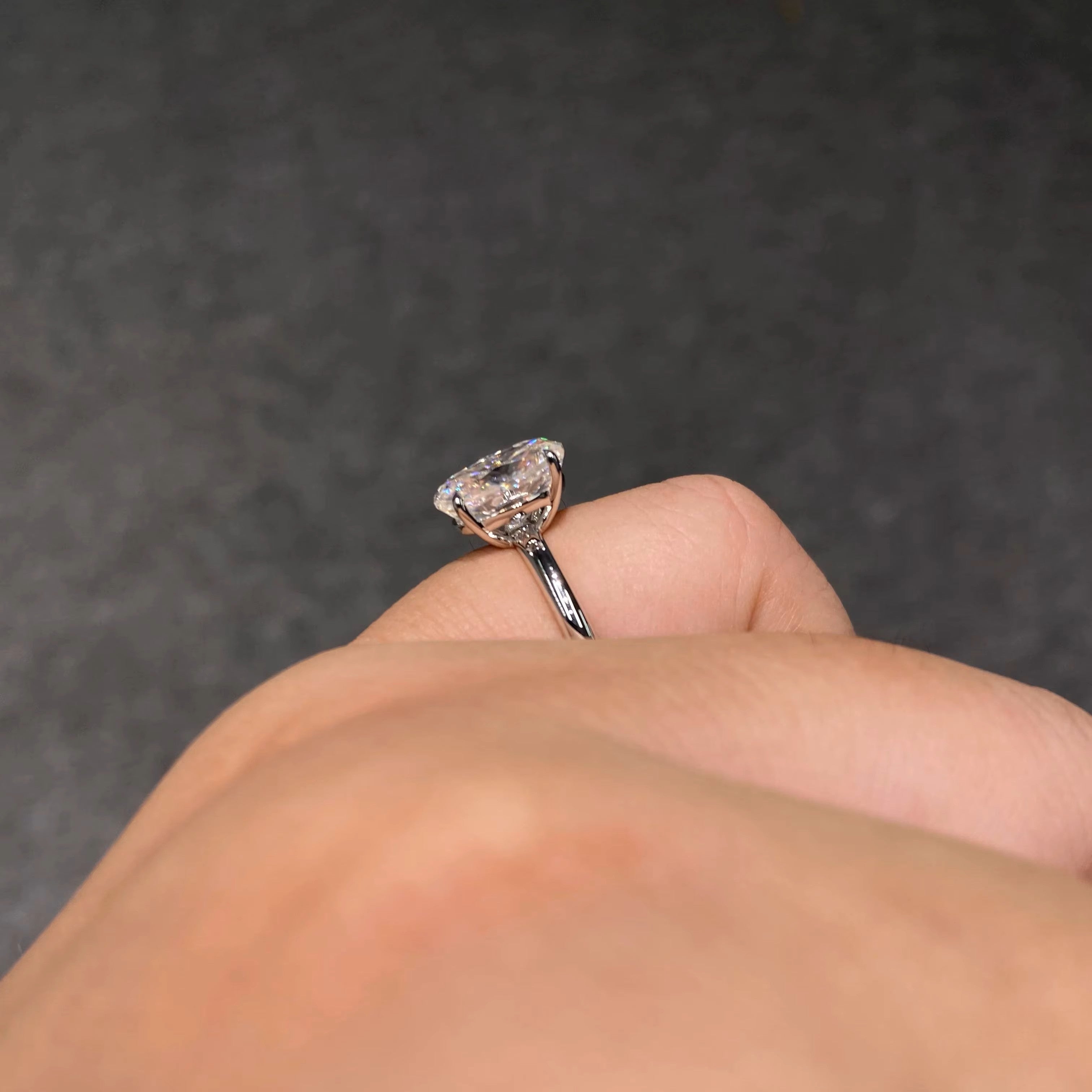 Oval Cut 2.5 Carat Solitaire Ring - 4 Prongs | 9K 14K 18K Solid Gold | Moissanite | Luxury Collection Aura Diamonds