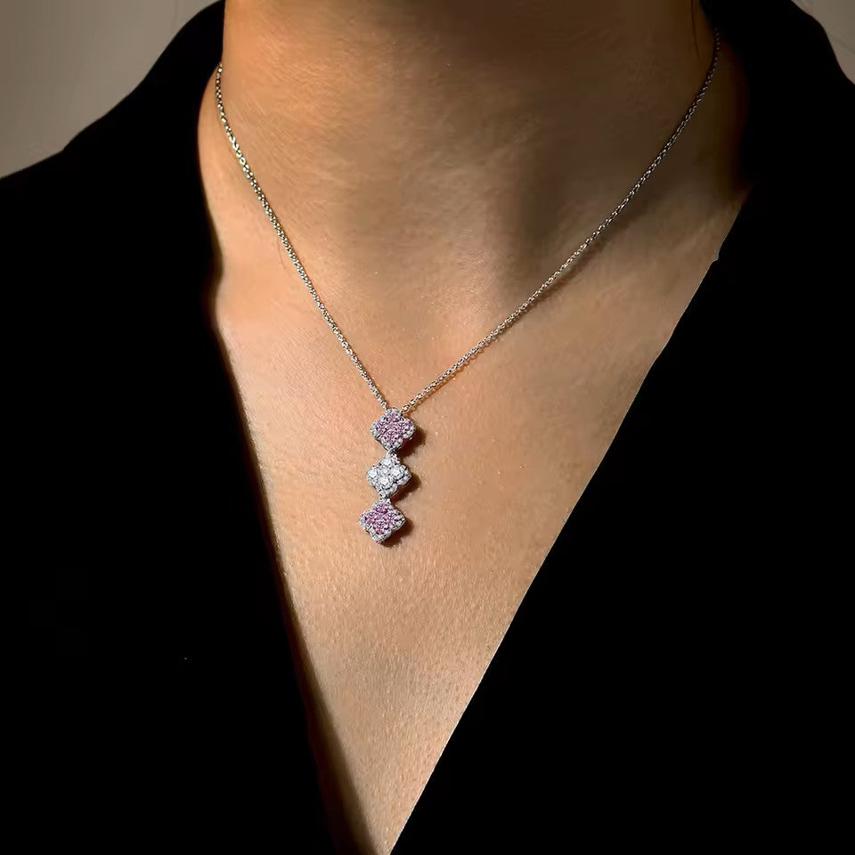 Elegant Clover Pendant with Chain - Moissanite