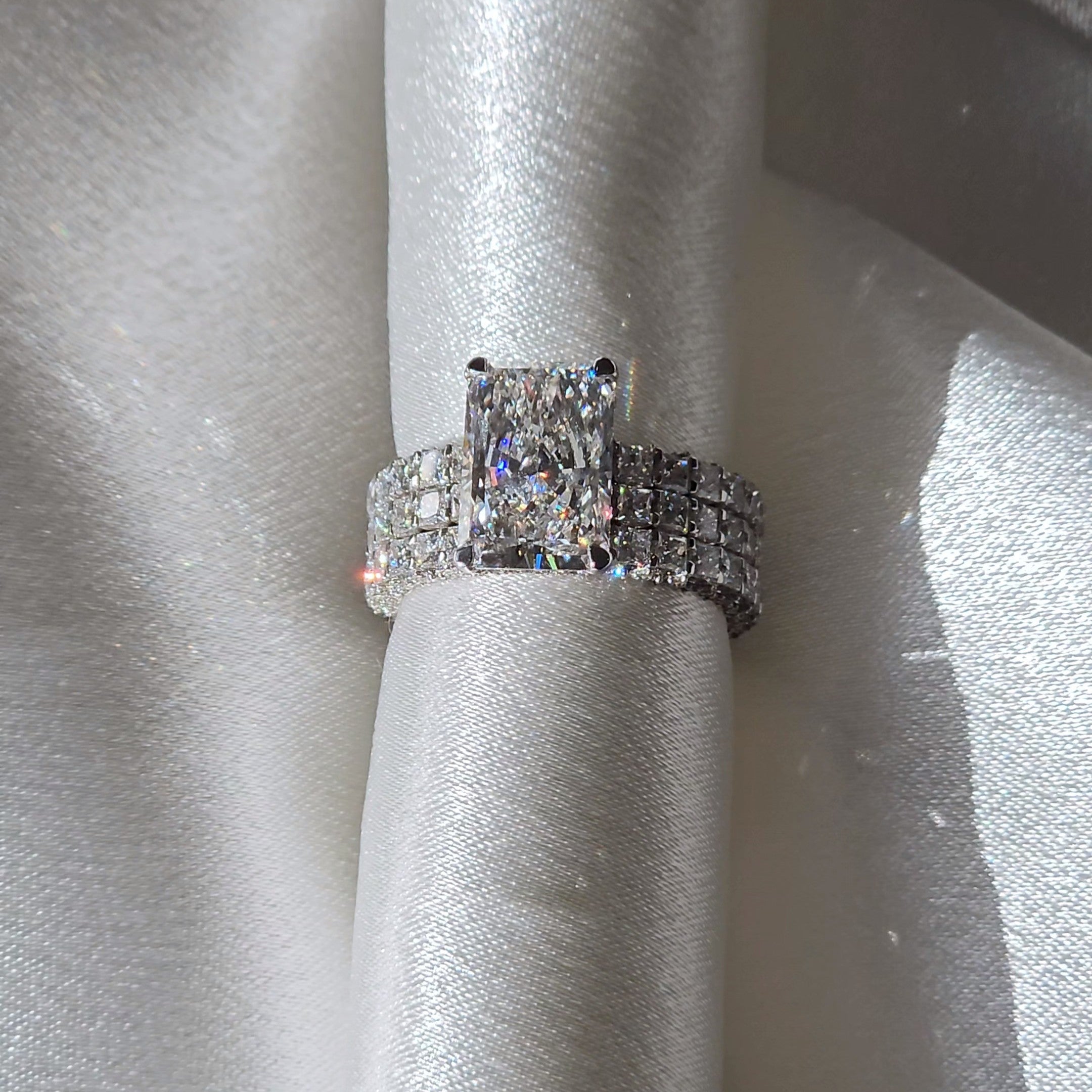 Luxury 5 Carat Radiant Ring With Wedding Bands - Lab Diamond Ring Aura Diamonds