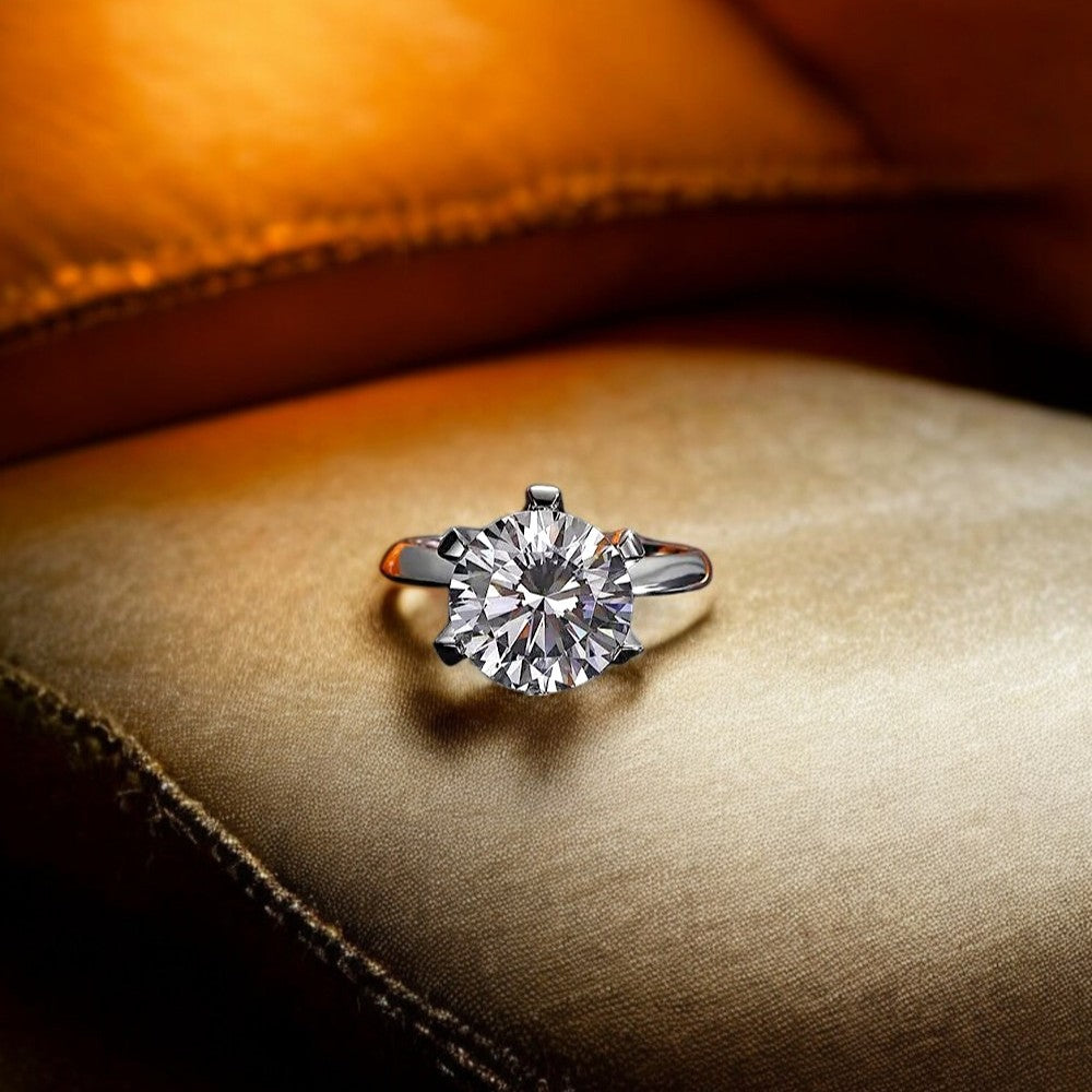 Aura Classic Solitaire Ring - White Gold - Round Brilliant Cut