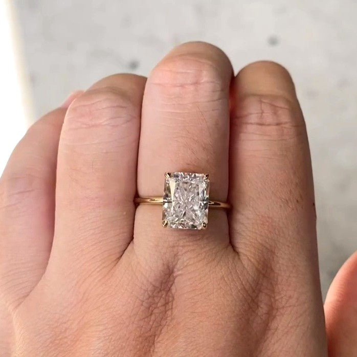 Aura Radiant Cut Solitaire 4.5 Carat | 9K 14K 18K Solid Gold | Moissanite | Luxury Collection Aura Diamonds