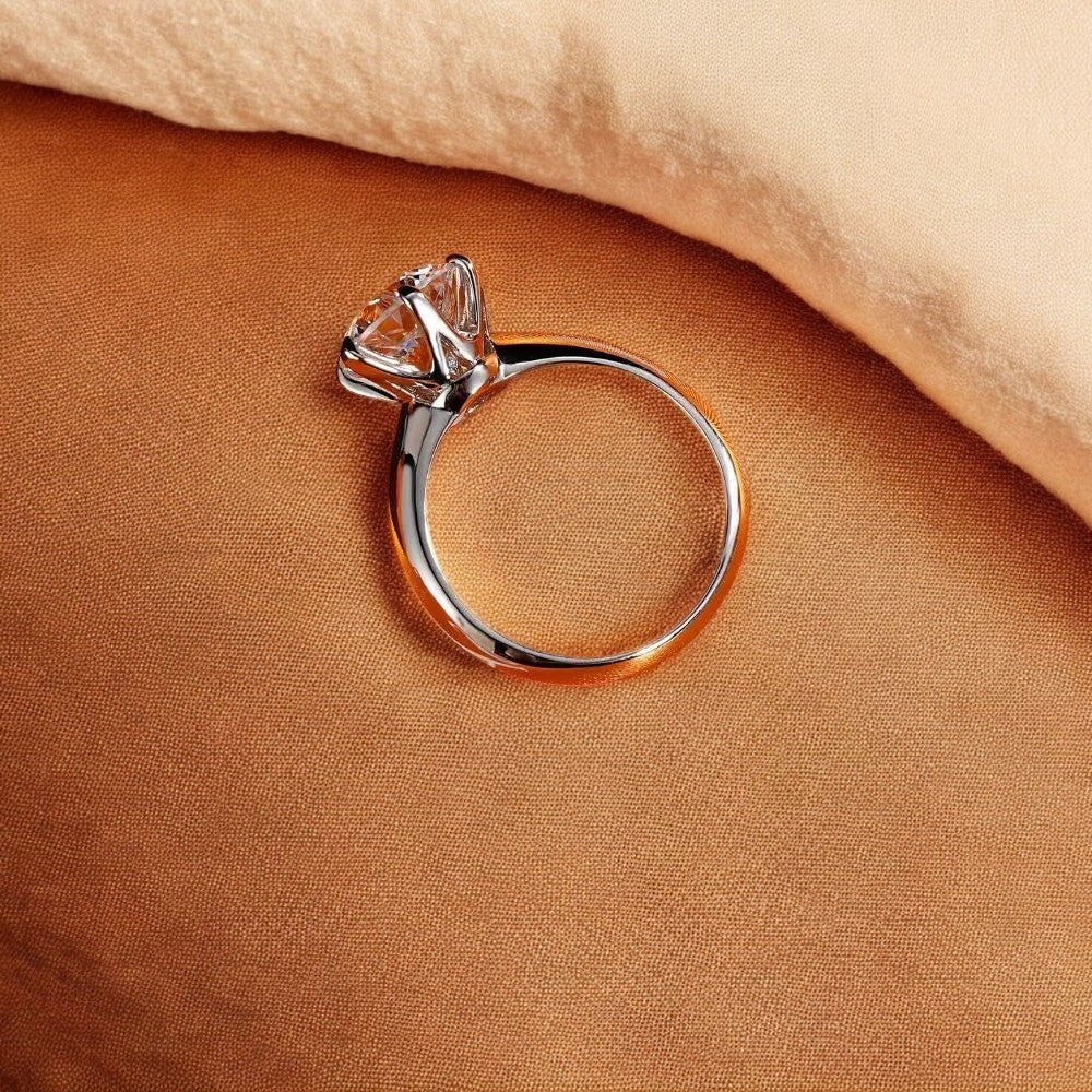 Aura Classic Solitaire Ring - White Gold - Round Brilliant Cut Aura Diamonds