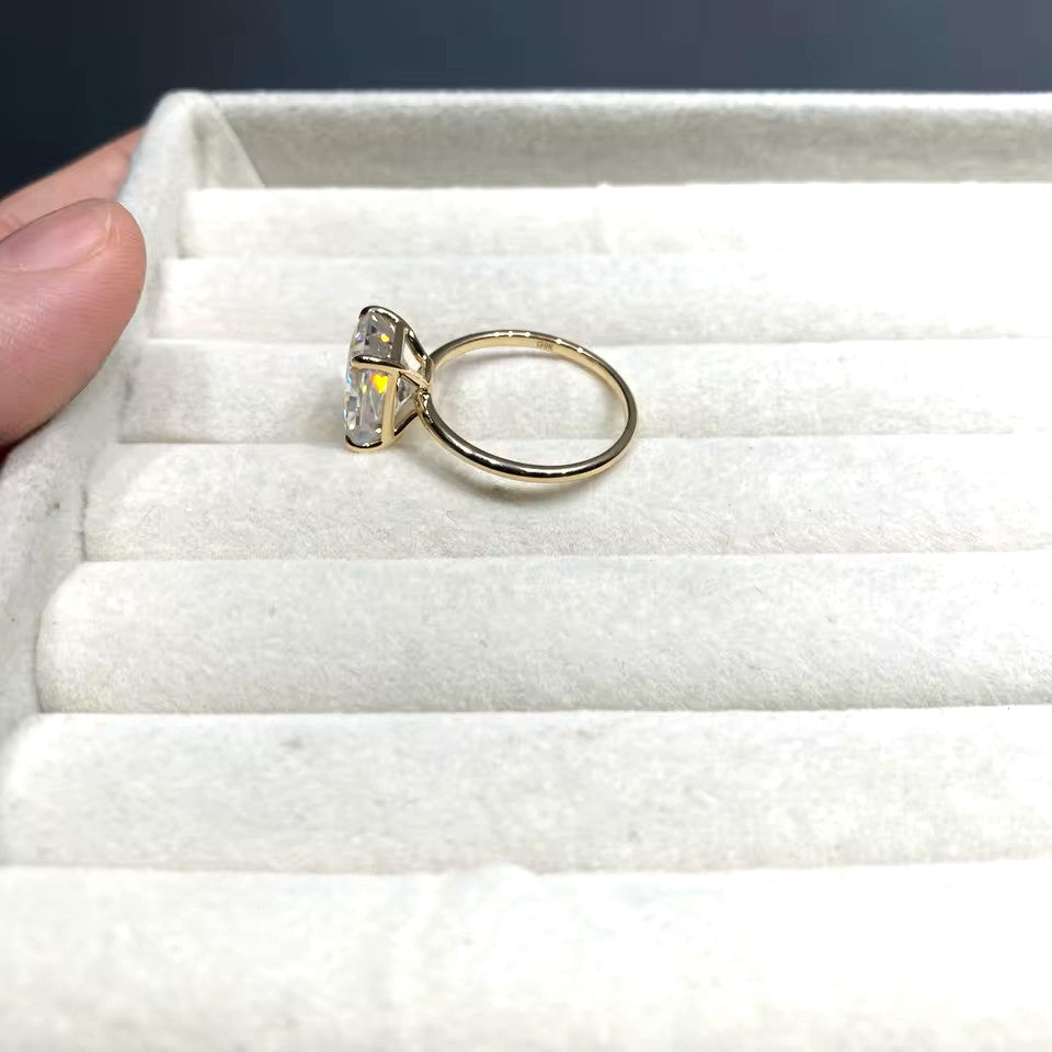 Aura Radiant Cut Solitaire 4.5 Carat | 9K 14K 18K Solid Gold | Moissanite | Luxury Collection