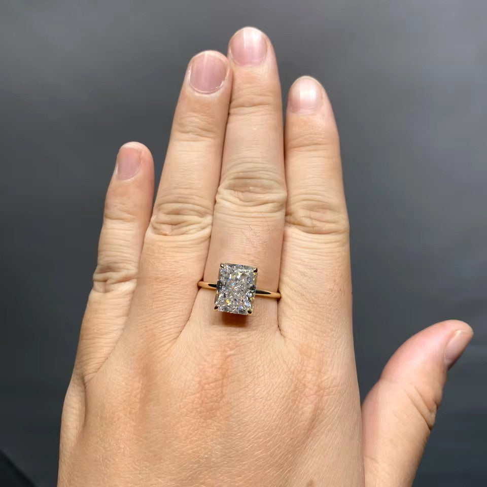 Aura Radiant Cut Solitaire 4.5 Carat | 9K 14K 18K Solid Gold | Moissanite | Luxury Collection Aura Diamonds