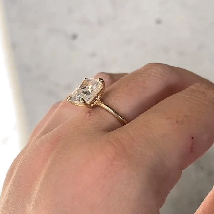 Aura Radiant Cut Solitaire 4.5 Carat | 9K 14K 18K Solid Gold | Moissanite | Luxury Collection Aura Diamonds