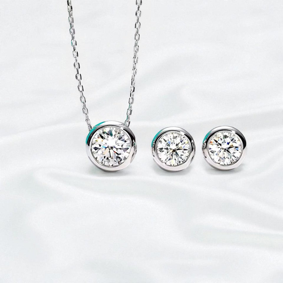 Aura Dainty Bezel Pendant with Chain - Moissanite (Rhodium Plated)