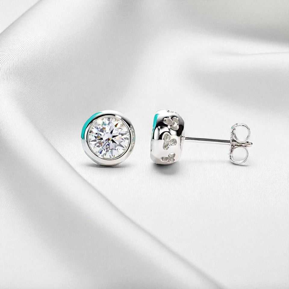 Aura Dainty Bezel Pendant with Chain - Moissanite (Rhodium Plated)