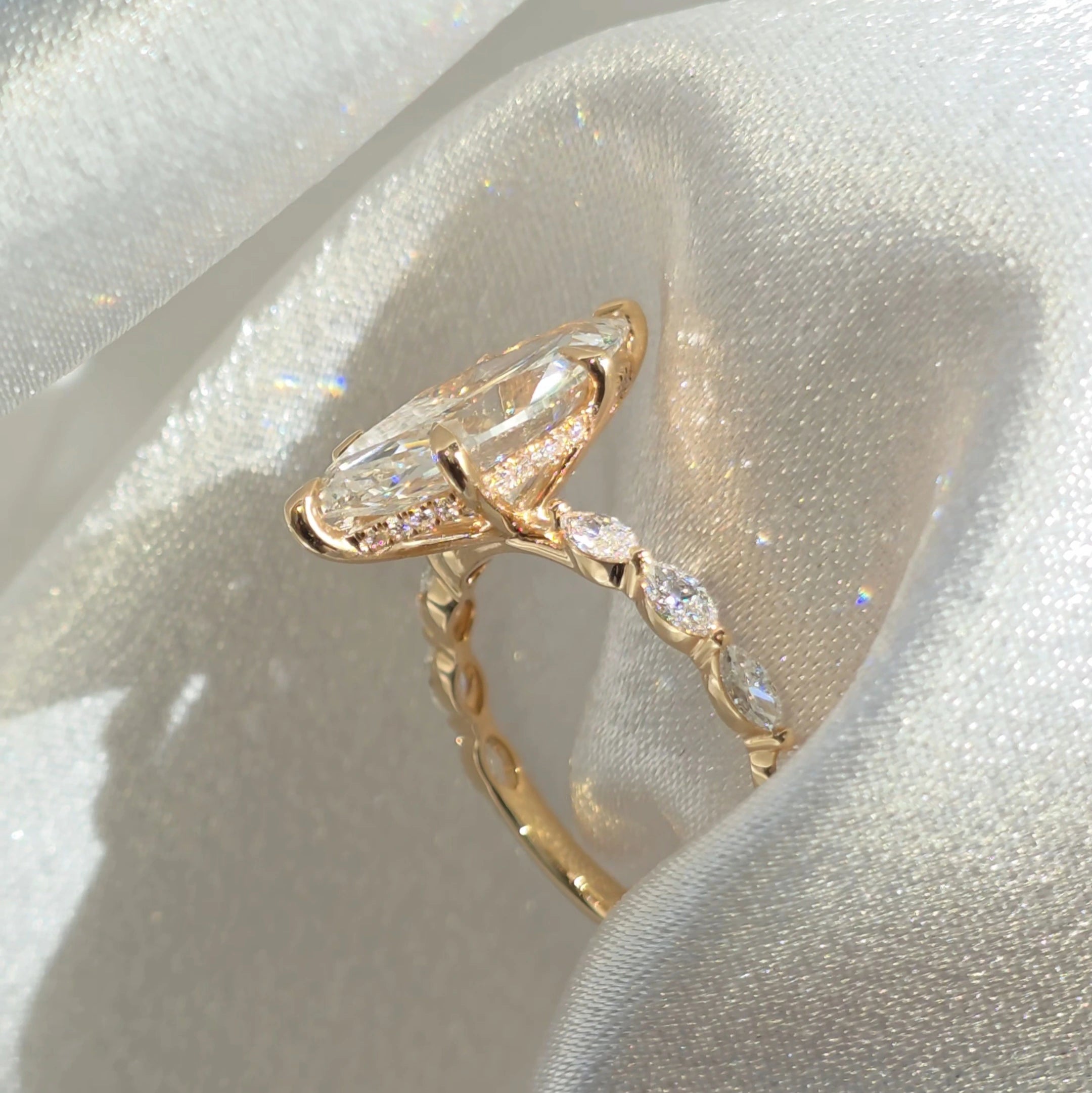 Tiara Marquise Ring | 2ct & 4ct Lab Diamond | Shared Prong Band | Solid Gold Aura Diamonds