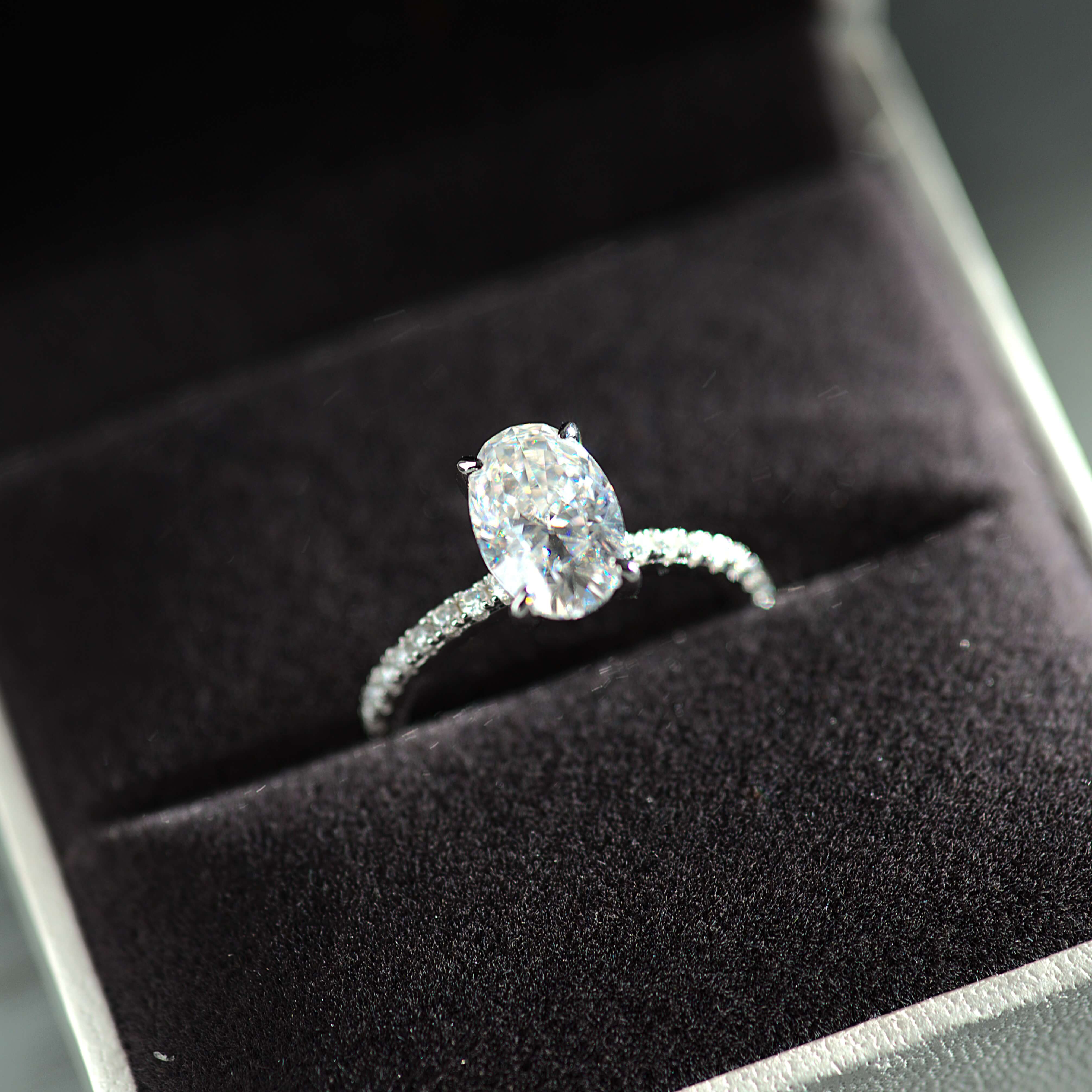 Oval Cut 2.5 Carat - Elongated Oval - Pave Band - Moissanite | Luxury Collection Aura Diamonds