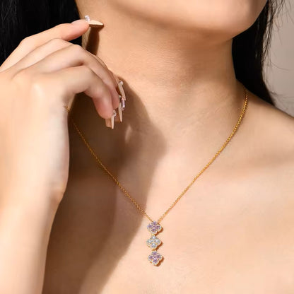 Elegant Clover Pendant with Chain - Moissanite