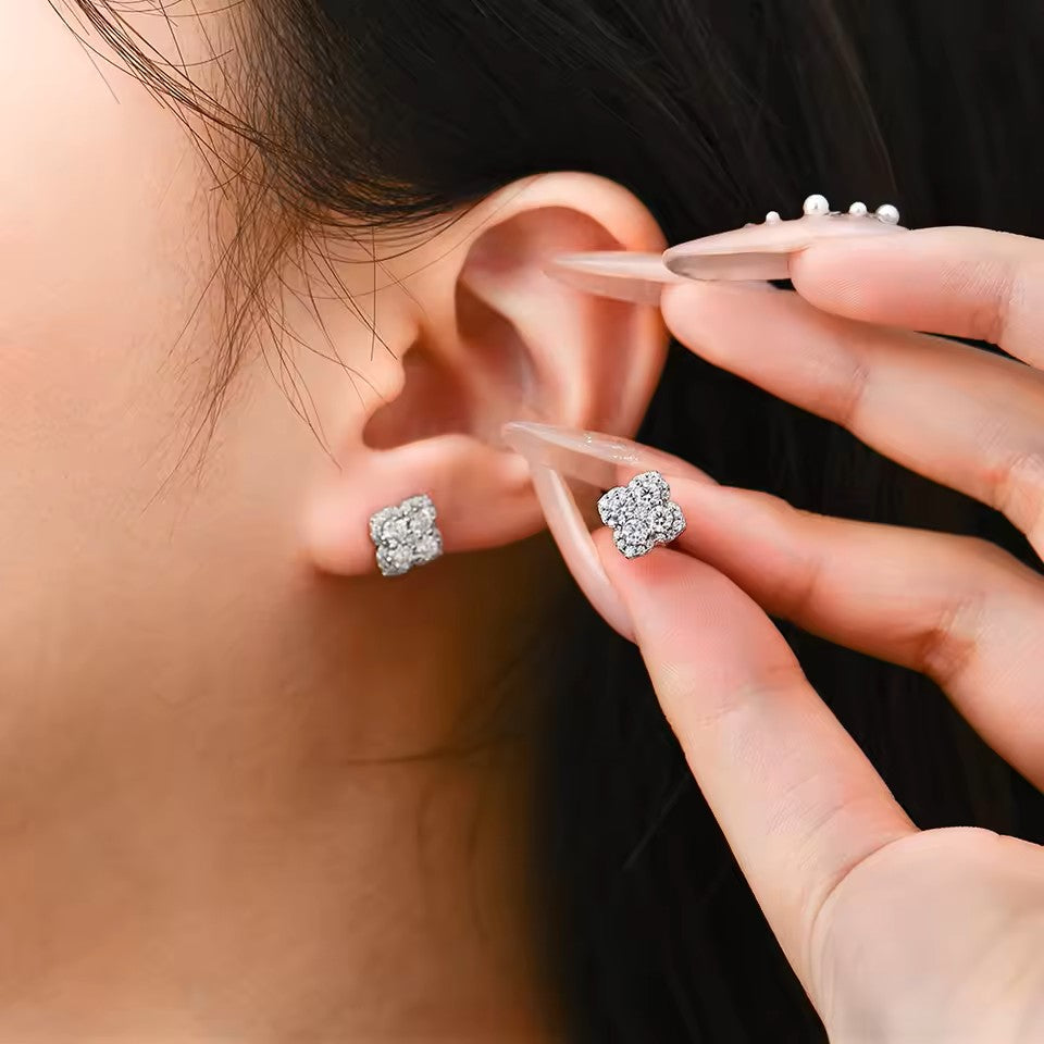 Chic Clover Leaf Stud Earrings - Moissanite [Rhodium Plated]