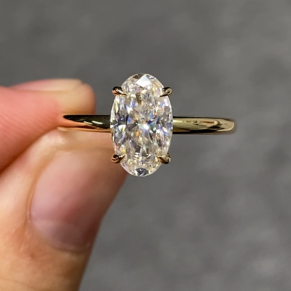Oval Cut 2.5 Carat - Elongated Solitaire Ring - 4 Prongs | 9K 14K 18K Solid Gold | Moissanite or Lab Diamond | Luxury Collection