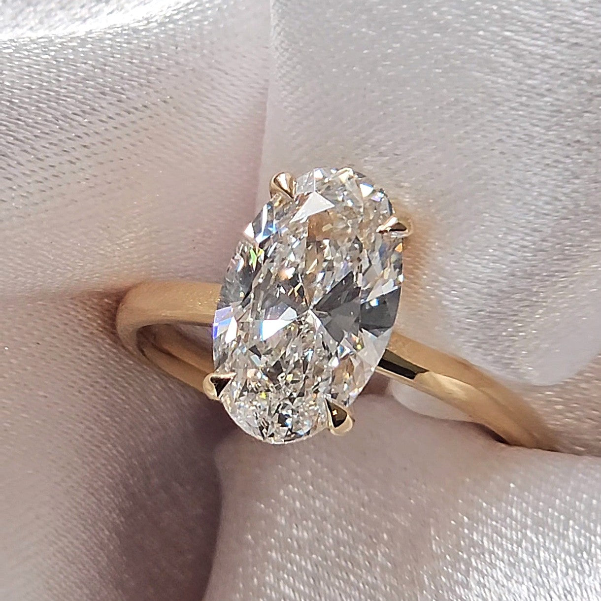 Oval Cut 2.5 Carat - Elongated Solitaire Ring - 4 Prongs | 9K 14K 18K Solid Gold | Moissanite or Lab Diamond | Luxury Collection