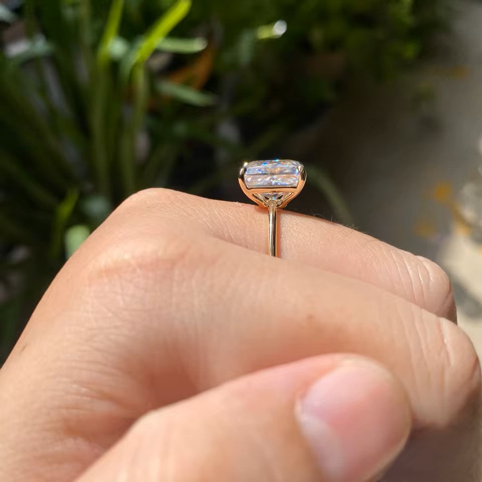 Aura Radiant Cut Solitaire 4.5 Carat | 9K 14K 18K Solid Gold | Moissanite | Luxury Collection Aura Diamonds