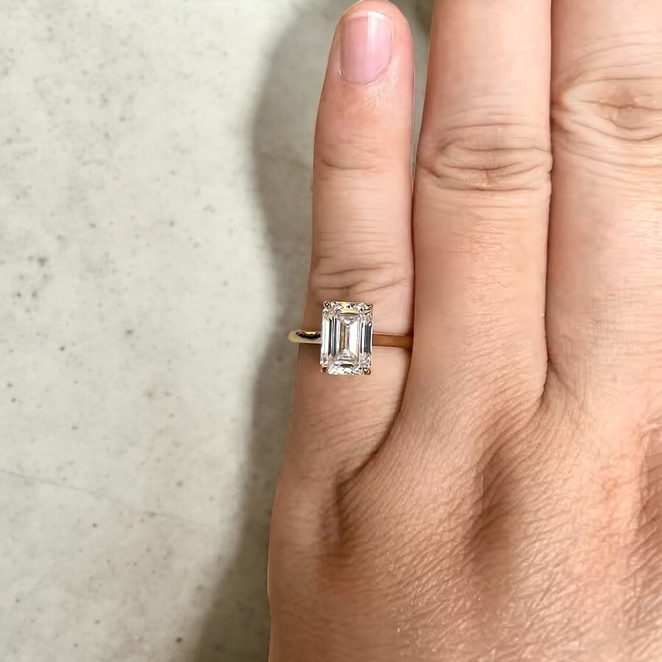 Aura Emerald Cut Solitaire 6.5X9MM - 2.5 Carat | 9K 14K 18K Solid Gold | Moissanite | Luxury Collection Aura Diamonds