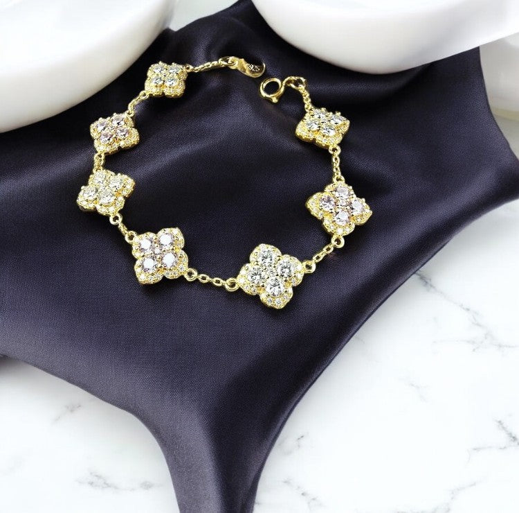 Timeless Anna Clover Bracelet - Gold/White Gold - Moissanite Aura Diamonds